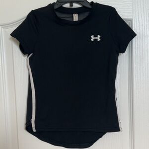 Girls black & white under armour shirt